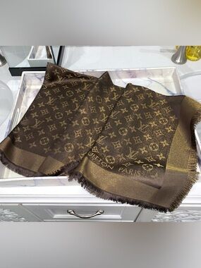 ❌SOLD❌ Authentic NWOT Louis Vuitton Brown Shine Monogram Shawl/Scarf M75122